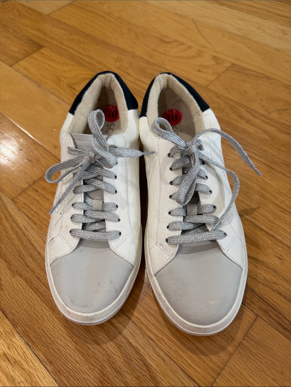 Women’s sole society sneakers size 10